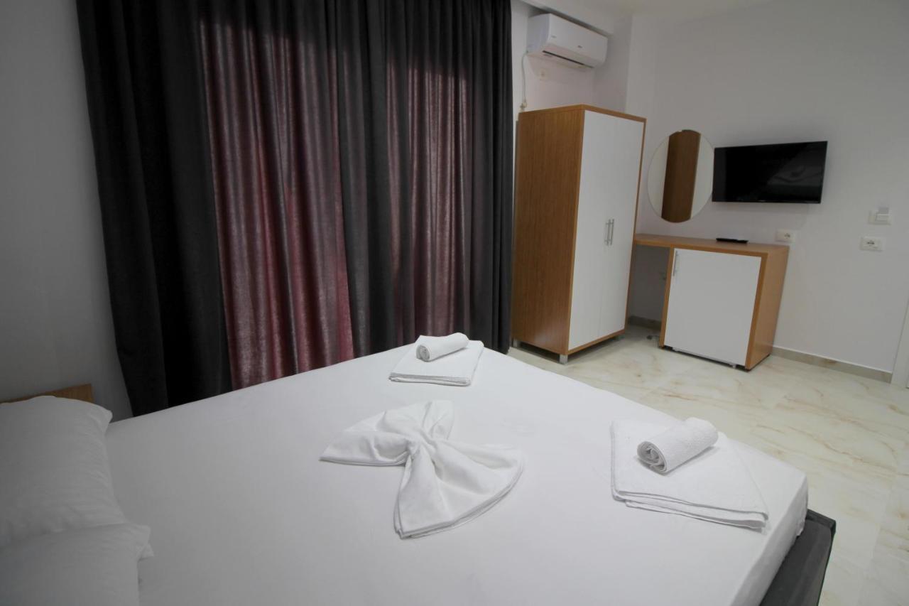 Moonshine Hotel Ксамил Екстериор снимка