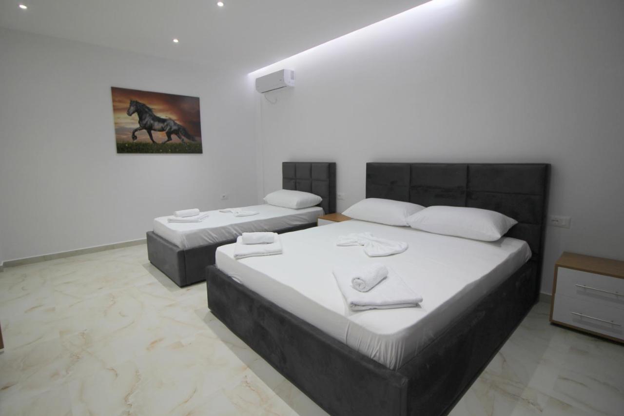 Moonshine Hotel Ксамил Екстериор снимка