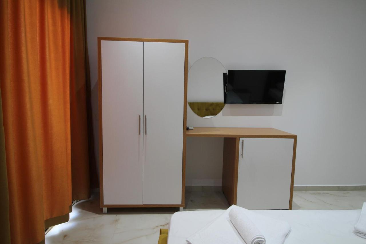 Moonshine Hotel Ксамил Екстериор снимка