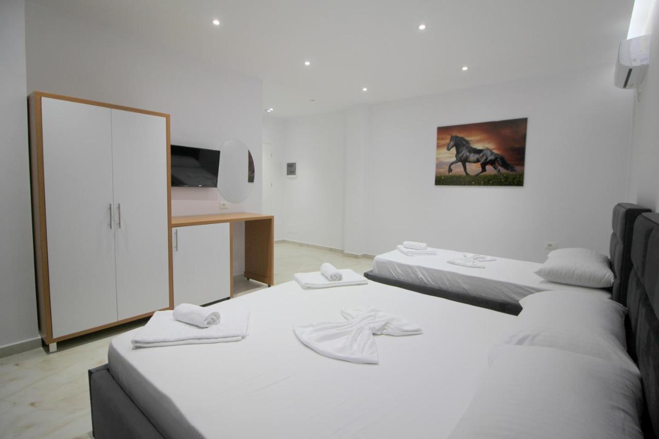 Moonshine Hotel Ксамил Екстериор снимка