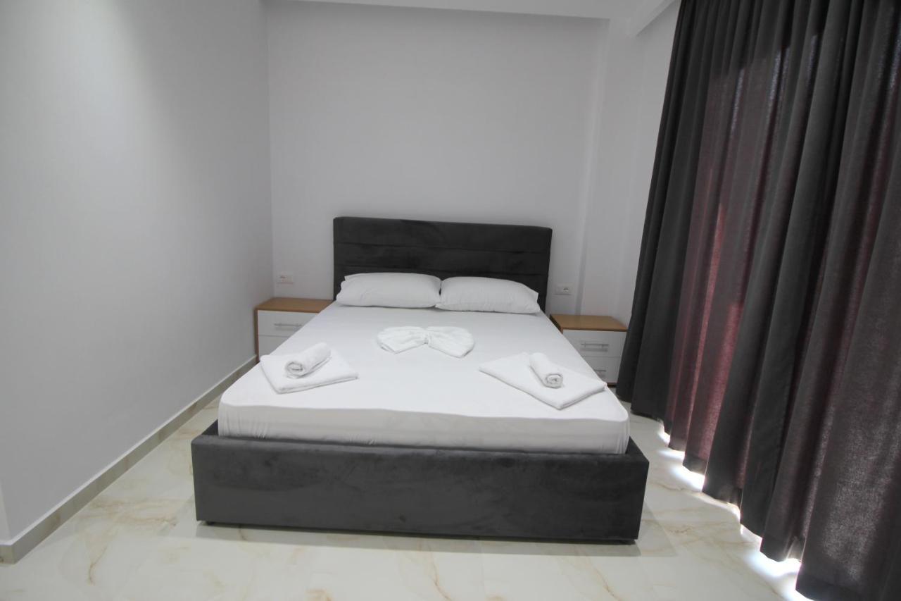 Moonshine Hotel Ксамил Екстериор снимка