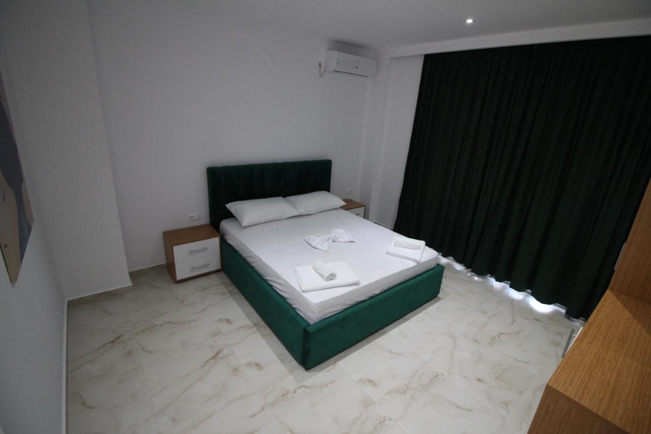 Moonshine Hotel Ксамил Екстериор снимка