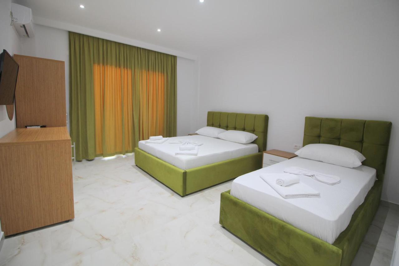 Moonshine Hotel Ксамил Екстериор снимка