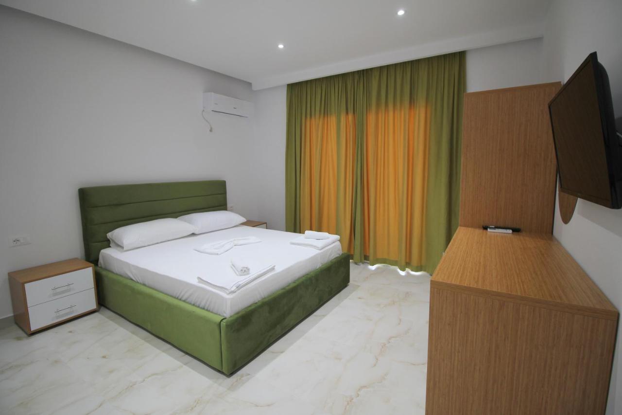 Moonshine Hotel Ксамил Екстериор снимка