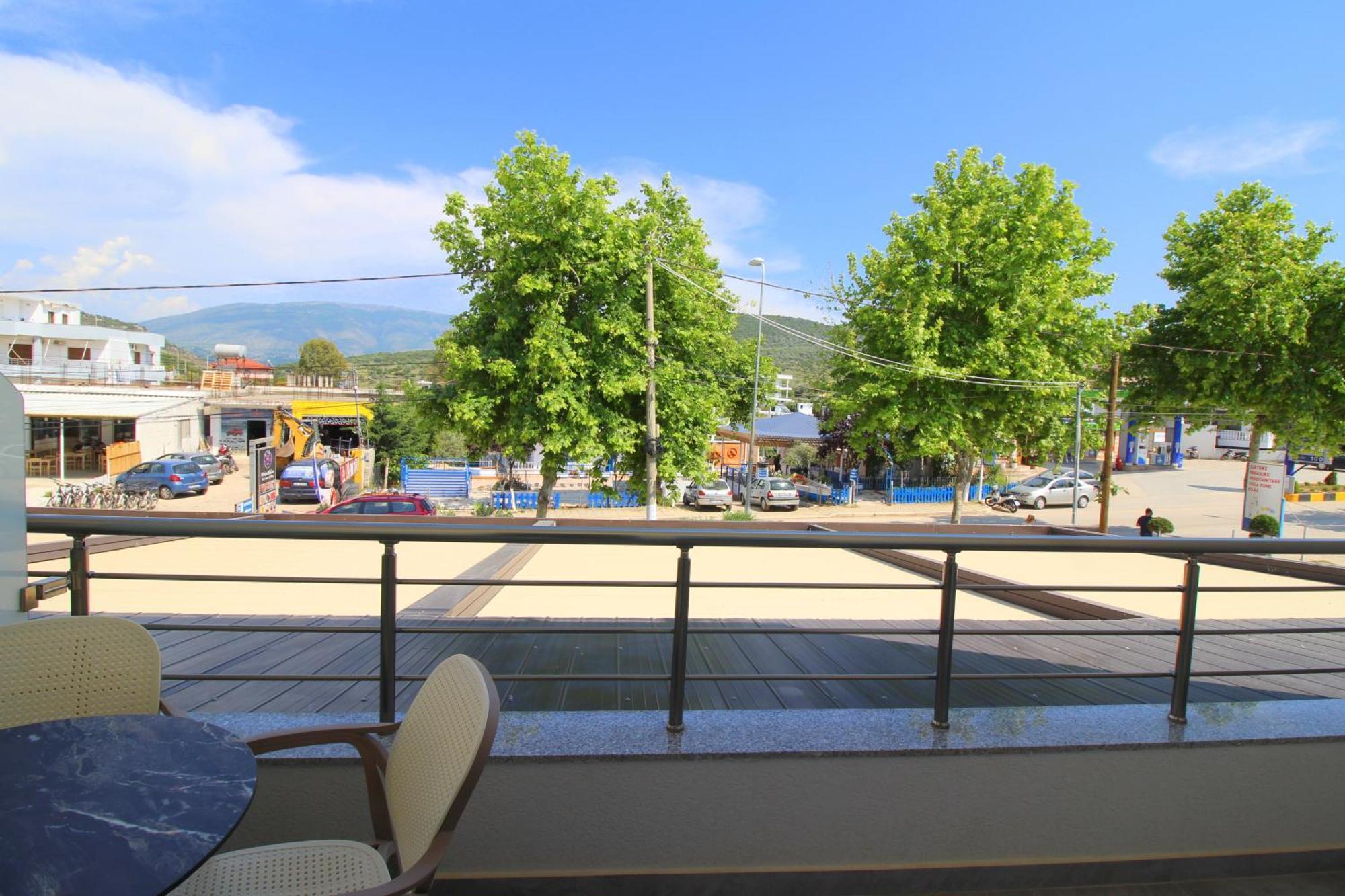 Moonshine Hotel Ксамил Екстериор снимка