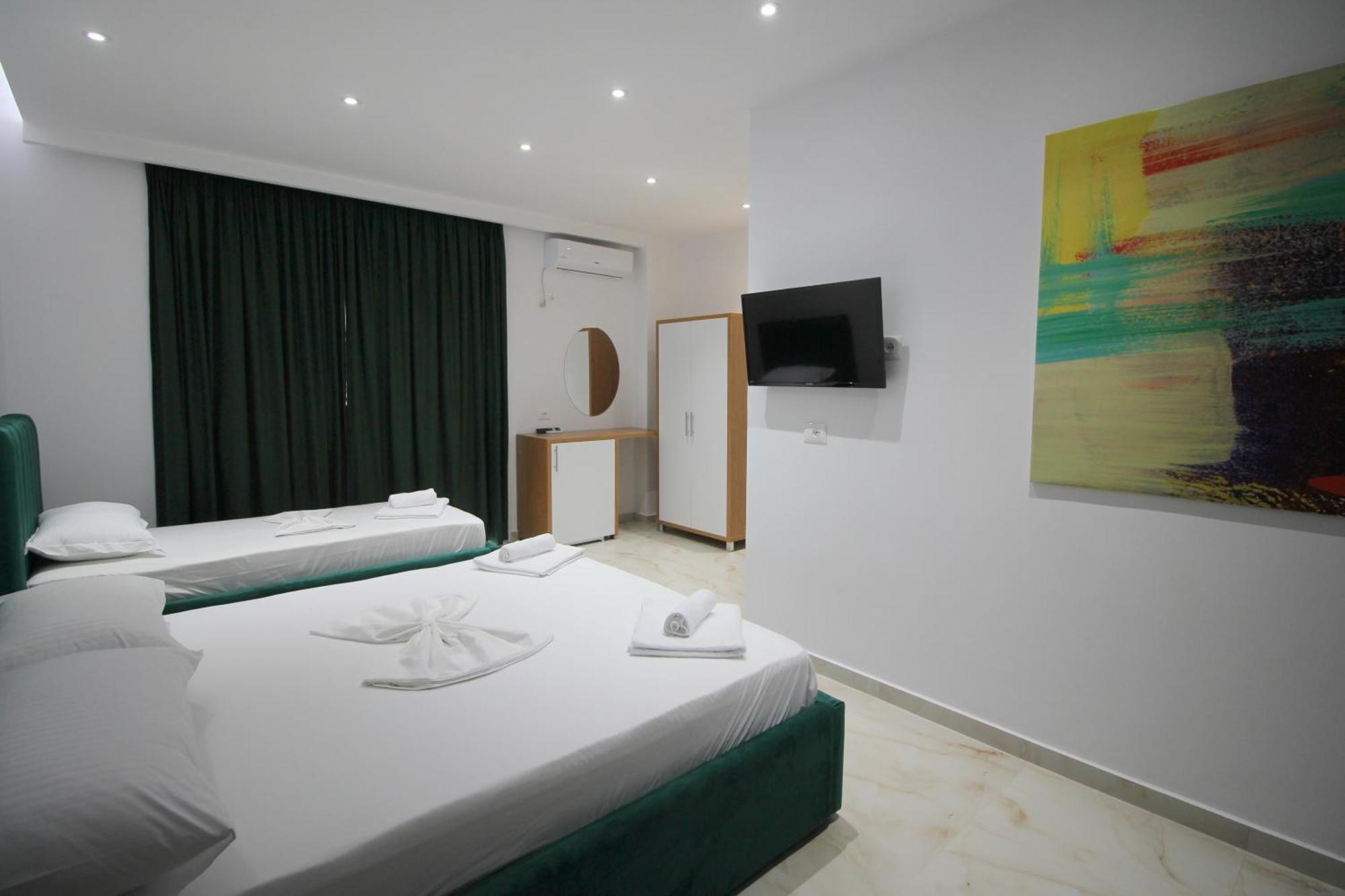 Moonshine Hotel Ксамил Екстериор снимка